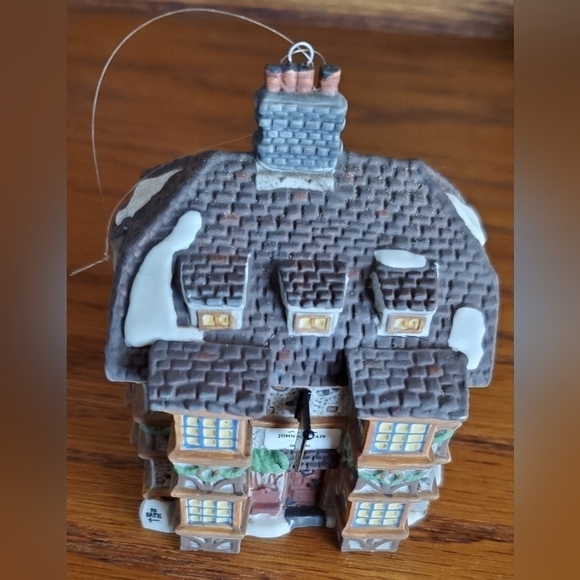 Department 56 Other - Dept 56 Sir John Falstaff Inn Ornament Collectors Edition 1995